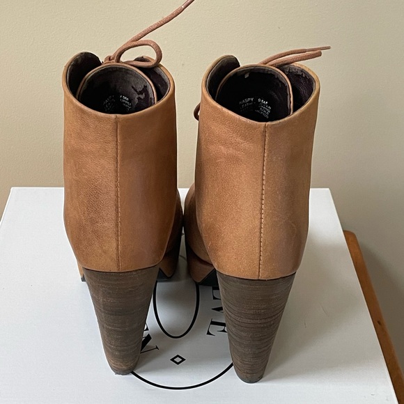Steve Madden Raspy Platform Bootie in Cognac, with box - Picture 3 of 7
